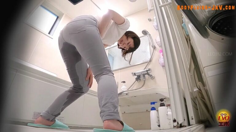 EE-615 Urine Stains Spreading on Office Ladies Pants (2022/FullHD/5.60 GB) 1.4884_EE-615