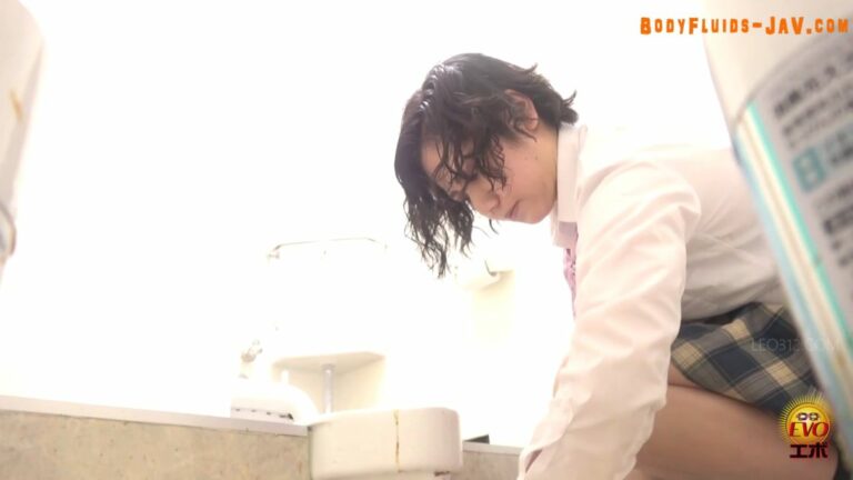 EE-608 パンティーの中に露出した下痢道具 Exposed Diarrhea Stool Inside the Panties (2022/FullHD/5.18 GB) 2.4820_EE-608