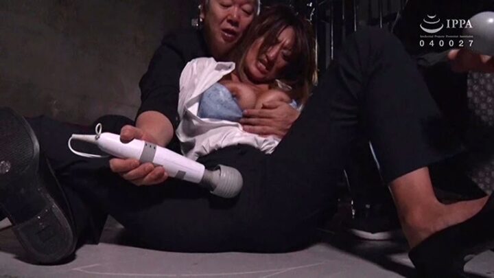 Screenshot 20 aus GMEN-005 Fukiishi Rena: Prohibited! Interrogation! Discipline! Desperate Cries! Ultimate Submission! Forced Ultimate Cries, Interrogation and Discipline … Babi★Za★Babia Torture Anal