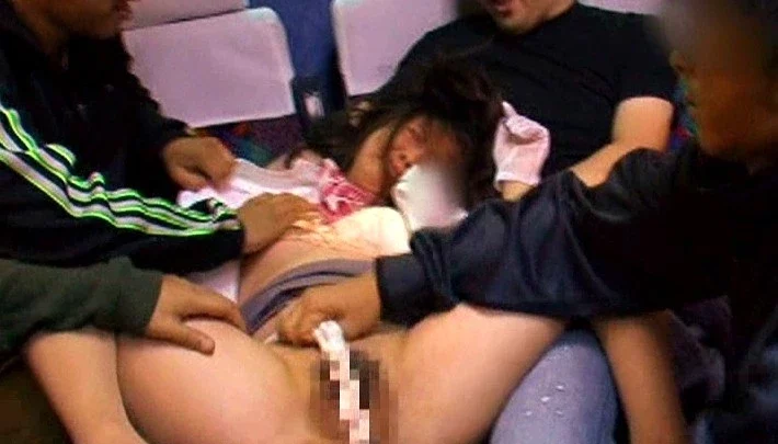 Screenshot 18 from EZD-188 Crushing ONA Ruri: Bus Guide Edition – Forbidden Staging – Ryou Rin, Kanda Miho, Hiratsuka Yui, Yasuda Miki