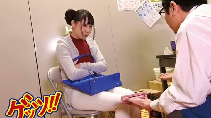 Screenshot 17 aus GEGE-020 Tsukino Yuria, Touno Anna: Die verheiratete Frau, die beim Ladendiebstahl erwischt und mit analer Bestrafung gedemütigt wurde