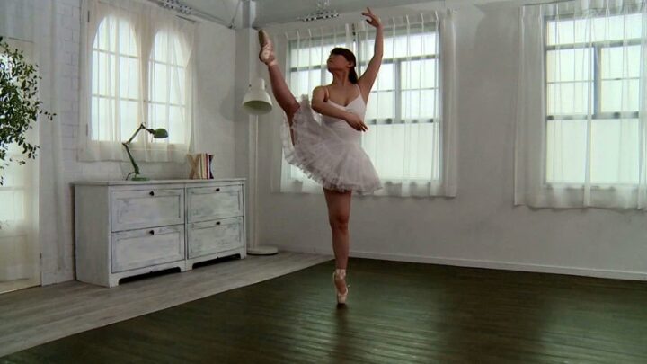 Screenshot 17 aus GVG-515 Hamasaki Nao: The Prima Ballerina Who Receives Full-Body Anal Fuck to Save the World