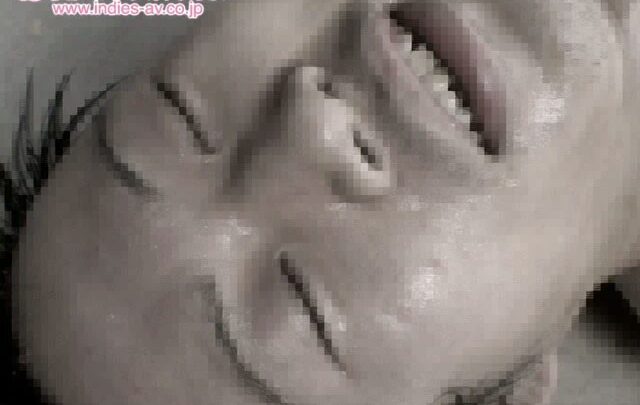 Screenshot 10 from TMD-042 벗겨진! 칼투 컬트! 체포된 멤버들의 영상 공개 - 풍만하고 젊은 소녀들이 등장하는 세미나 '성적 의식'의 완전판