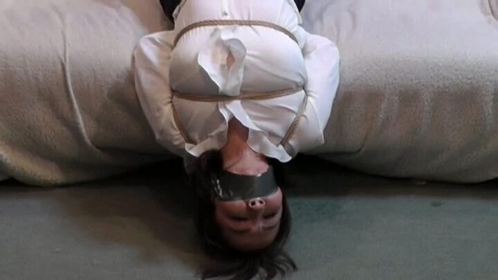 Screenshot 4 aus XRW-243 Wakabayashi Miho, Isawa Ryouko: Enge Bindung Klinik - Verzweiflung reifer Frauen - Elektrotherapie in der Klinik der Ärztin