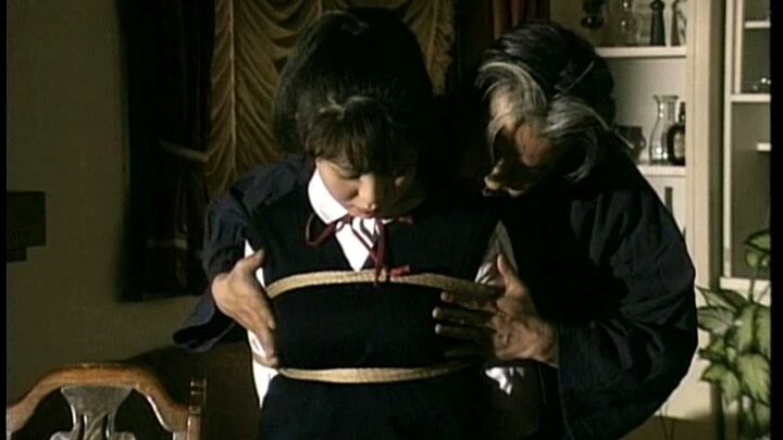 Screenshot 20 from YS-019 مشبوهة ومضطربة: تومبو أزوسا، ممثلة، بلوزة مبللة