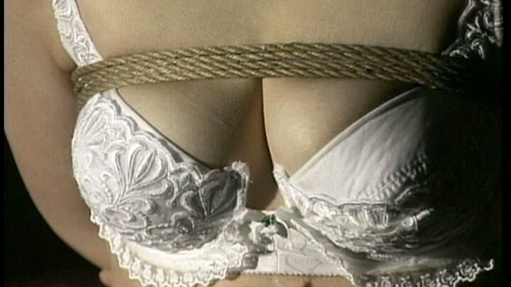 Screenshot 15 from YS-019 مشبوهة ومضطربة: تومبو أزوسا، ممثلة، بلوزة مبللة