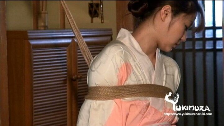 Screenshot 15 from YUHS-004 Kawajun Hinami: Silk Bondage, Four-Handed Shibari Seduction