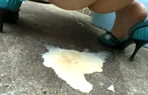 Screenshot 20 aus DANDY-053 'Nass und geil auf einer regnerischen Straße, beginne ich zu masturbieren'