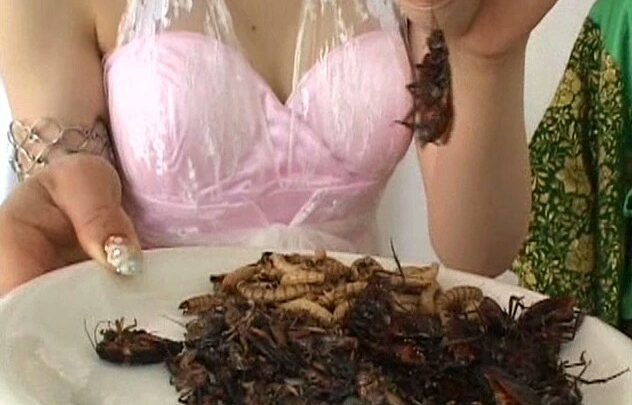 Screenshot 12 from DVUMA-128 Super Gluttonous Cute Girl 0 ~ A Girl Who Eats Unko, Kibuli, and Mimizu Happily ~ Wakatsuki Akane