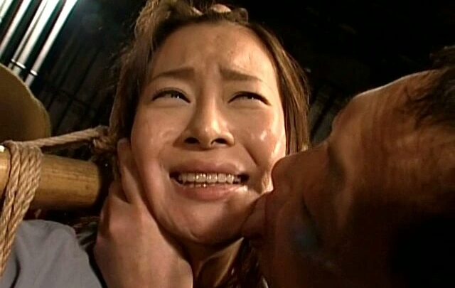 Screenshot 19 aus HAVD-414: Fortsetzung der Tragödie des Krieges - Gebundene Schönheit, vor den Augen ihres Mannes gefangen, andere FETISCH Gefangenschaft HIBINO