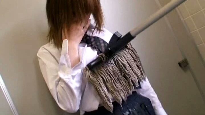 HUNT-307 橘なお: 有名な女子高生の公園トイレでの必死の快楽のリアルシーン！脱がされ、支配されたハンター (SOFT ON DEMAND) のスクリーンショット 5