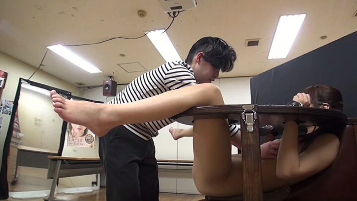 Screenshot 10 from INDI-033 Hikaru Konno: ¿Qué harías si atraparas a una chica inocente que no sabe nada en la misma habitación? Posición de montar y otros