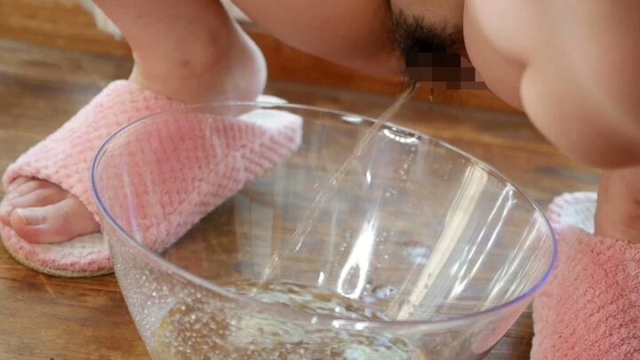 Screenshot 14 from KMHR-019 Fuwari Yua: Soft and Sweet Omorashi with Non-Stop Blow Squirting, Golden Showers, 120-Minute Gal Release