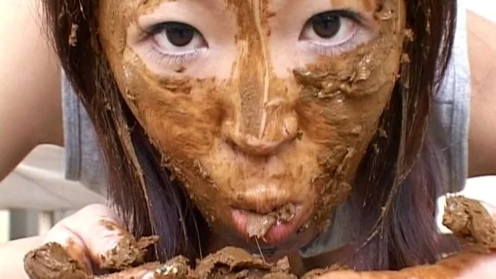 Screenshot 2 from KUSP-022 시코이 제메: 아름다운 젊은 소녀들과 함께하는 대규모 배설물 오르기, 골든 레전드 빅뱅 버전. 기타 페티시 200분 배설물 섭취 자연 고양이 배설물