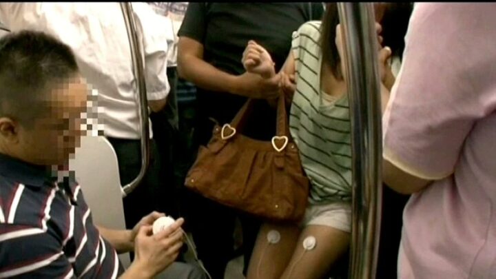 Screenshot 8 from NHDTA-306 Pervert de Choque Eléctrico: Locura del Cuerpo Femenino, Molestador en el Tren Oohori Kana, Kohaku Uta