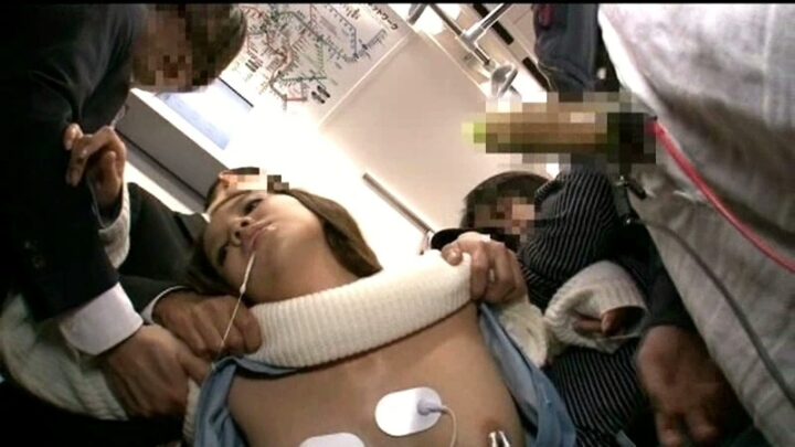 Screenshot 3 from NHDTA-357 Denryoku Iki Joshitai Kyōran Ressha 2: Shiofuki 220 Pun, Gokyō Planning, Obasan Squirting, Tomoda Ayaka, Hatsuki Nozomi, Maeda Hina