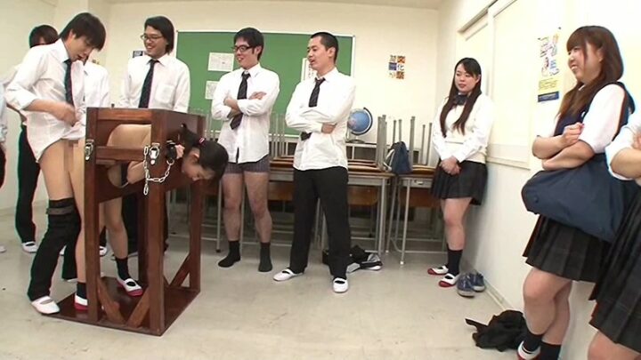 Screenshot 7 from SDMU-217 Schoolgirl Punishment 5: Uzomi Mai’s Restraint Orgy