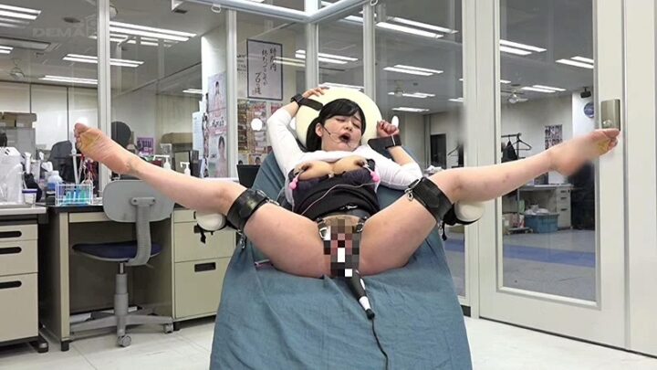Screenshot 2 from SDMU-616 SOD 제작: 100,000번 전기 충격을 계속 맞으면 어떻게 될까요? 120분 페티시 스페셜