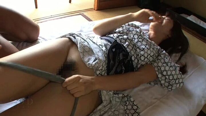 Screenshot 5 aus STAR-722 Ichikawa Masami: Ein schöner Ausflug ins Thermalbad mit Kimono, Kostüm, Strümpfen und Uniform