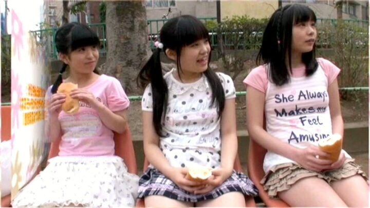 Screenshot 21 from SVDVD-355 Adachi Yuna, Omomo Risa, Yukino Riko: Three Petite Sisters from Omochama Kingdom, Directed by Mazohho Nobunaga