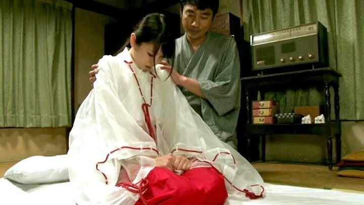 Screenshot 21 from TIN-016 有村千佳、山吹瞳：在被迫參加傳統成年禮後，被父親下藥強暴，東京少女 + 服裝