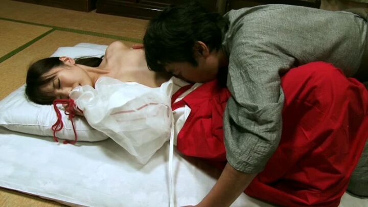 Screenshot 19 from TIN-016 有村千佳、山吹瞳：在被迫參加傳統成年禮後，被父親下藥強暴，東京少女 + 服裝