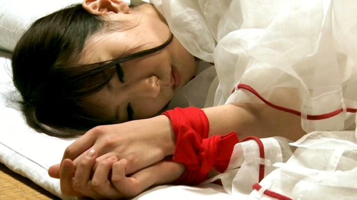 Screenshot 14 from TIN-016 有村千佳、山吹瞳：在被迫參加傳統成年禮後，被父親下藥強暴，東京少女 + 服裝