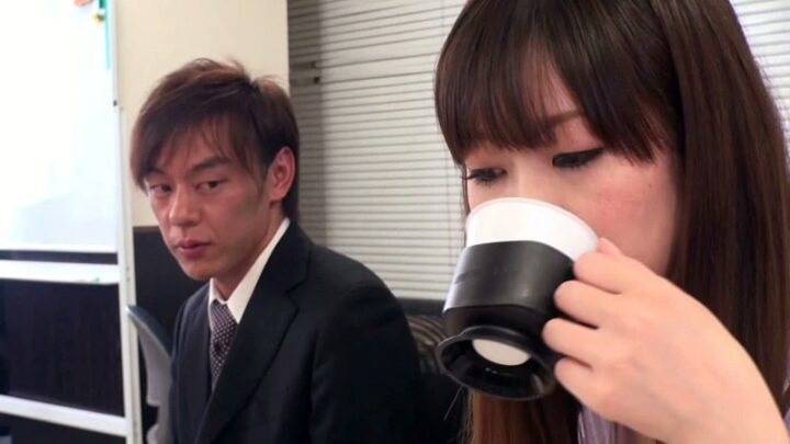 Screenshot 16 from VANDR-004 高速列車上的高挑空姐，被已婚男士誘惑... 240分鐘的絲襪性愛、學生妹、泳裝、OL、大胸部