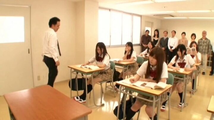 Screenshot 21 from VANDR-075 Oikawa Haruna, Hatsumi Saki, Mizumi Saki: Time Stops! Part 20 ~ Taboo Sichu Eshon… V&R Project