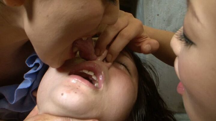 Screenshot 6 from AUKS-026 Comedia de Tortura Lesbiana: El Beso Insultante y la Dominación de Minami Nashi, Miku Maneku y Miki Aoyama