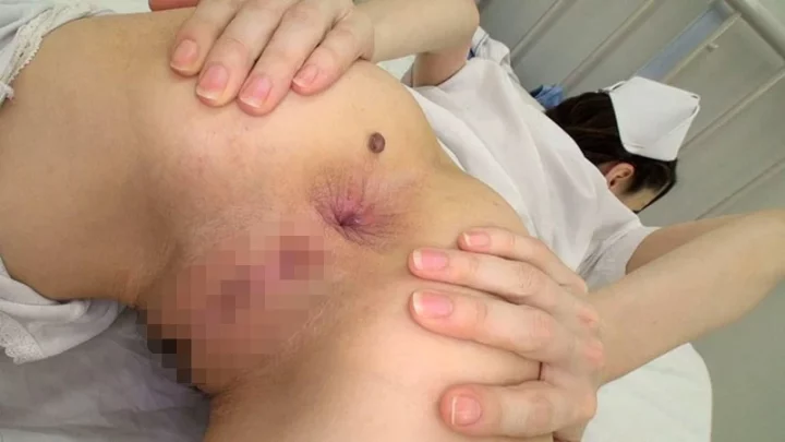 Screenshot 14 from DMOW-080 강렬한 냄새, 폭발적인 소리, 오나라 탓하기 2: 자매 시오자키 안, 유리 시모나카, 미즈키 유에츠기와의 얼굴에 앉기 페티시