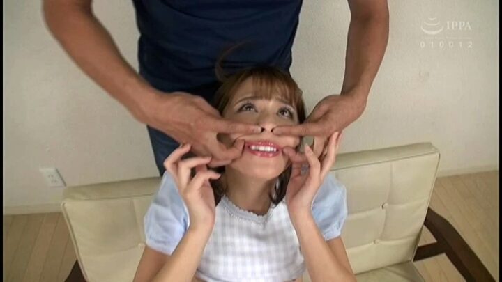 Screenshot 10 aus GUN-725 Schöner Nasen-Haken: Busty Hausfrau Umerziehung nach Nasen-Haken SM Masturbation Momose Yuri, Hanasaki Ian, Kimura Narumi