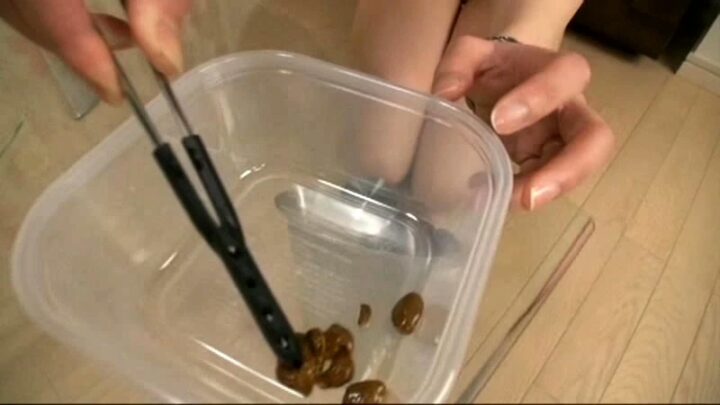 Screenshot 18 aus STD-413 Shirouto Teikoku: Goldene Dusche Einlauf Piss Sammlung