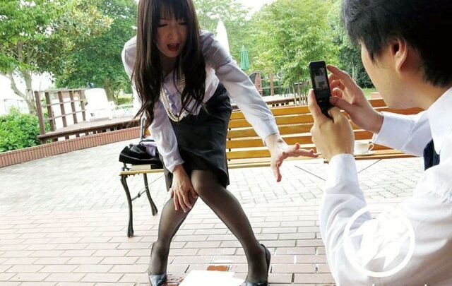 Screenshot 10 aus YAG-094 Ohhashi Hitomi: Die Demütigung der Outdoor-Ehefrau 25 - Foltertraining Yabusame (ei Ten)