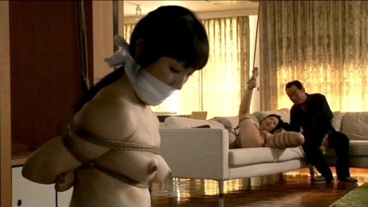 Screenshot 7 aus CMK-025 Mutter und Schwiegertochter: Eine schöne reife Frau und die Anal ihrer Tochter 5 Mal, vollständige Beherrschung, Beleidigung, Zwangsernährung, SM-Training mit Iikura Erika und Oosawa Hotaru
