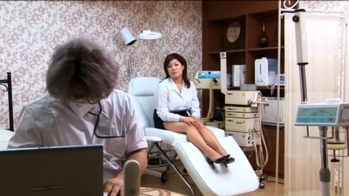 Screenshot 21 from CMN-058：有肮脏癖好的女人 - 丰满女店员的鼻腔灌肠折磨 105分钟，电影SM黑色电影 叶山诗织