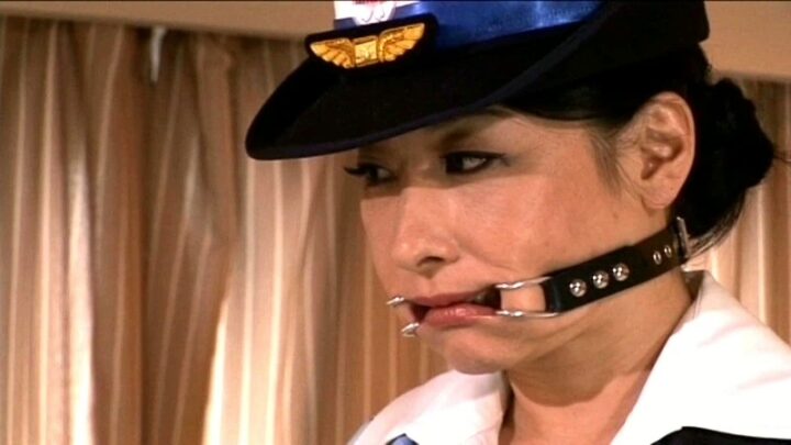 Screenshot 21 from CMN-082 Asistente de cabina Ruihatsu Hizumi Kansui SM Azafata Saijou Reika
