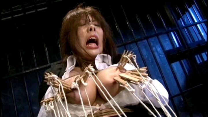 Screenshot 12 aus CMN-122 Frauen Spionage Verhörraum 11: Mizuki Yume in 00 SM Folter mit Hakenlotion 120 Minuten