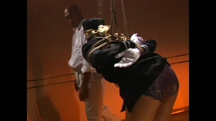 Screenshot 11 from CMN-139 30,000피트 고도 비행에서의 귀환: 절박한 객실 승무원들 ... 고문, 큰 가슴, 묶인 SM, 훈련, 마사사 시즈카