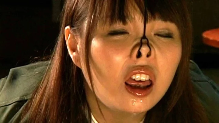 Screenshot 18 aus CMV-009 Weibliche Gefangene SM Raum: Folter von Asai Chihiro und Wakatsuki Akane mit Einlauf und lesbischen Szenen