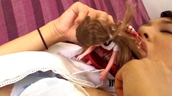 Screenshot 9 aus CRZ-220 Schöne junge Mädchen beim Defäkieren: Scat Menschenfigur 3