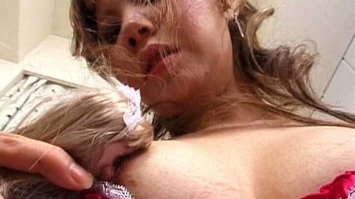 Screenshot 21 aus CRZ-222 Minami Ayaka, Uehara Kana Schöne Schulmädchen Toilettentraining 4 100 Punkte Poolclub Unterhaltung Andere Scat