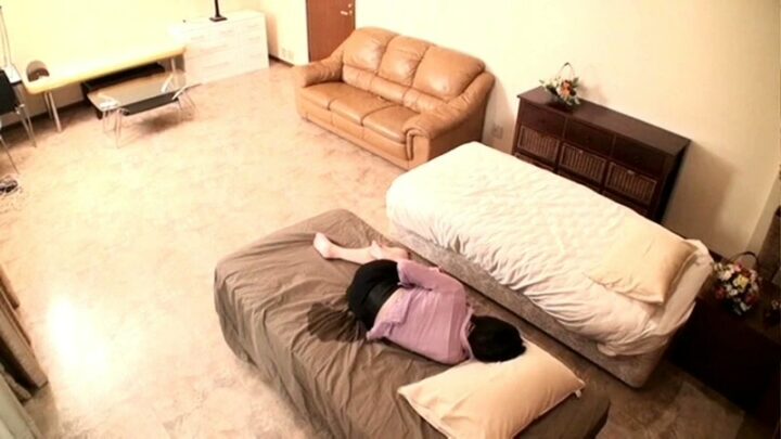 Screenshot 7 from LIA-601 미개봉 성교: 풀 클럽에서의 술 취한 밤 - 노나카 안리, 쿠라시나 사야카