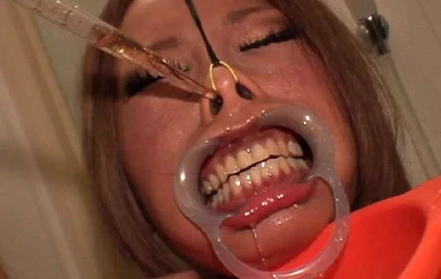 Screenshot 3 aus BXDR-002 Zerschmetterte Brüste: Cosplay Brutale Dominationsausgabe - 丰桥 Cosplay Nasen-Fick SM Folter Gal Würgen Anal Amateur