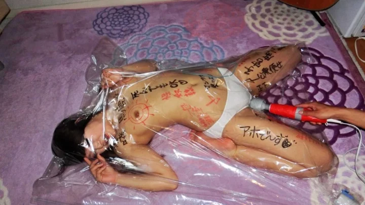 Screenshot 11 aus BXDR-011 Gequetschte Brüste: Spermagefülltes Demütigungstraining eines Reh-Mädchens, Zaluo Gui - Verboten, Folter, 120 Minuten Amateur-Squirting Verboten