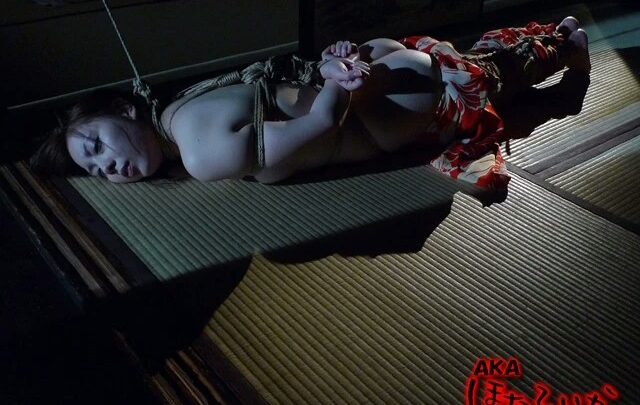 Screenshot 2 from AKHO-063 水澤真紀：無辜護士的墮落誘惑 - 距離她完全崩潰還有 00 天。赤穗樽井香 / 幻想家 SM 雪村春樹