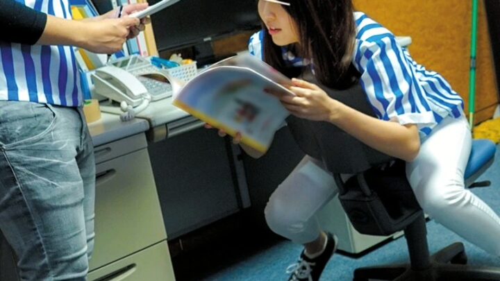 Screenshot 17 from AP-427 Kasugano Yui, Itou Mao, Wakatsuki Mizuna: Tortura y Electrocución de la Cajera de la Tienda de Conveniencia - El Sufrimiento de una Adorable y Desamparada Trabajadora de Oficina...