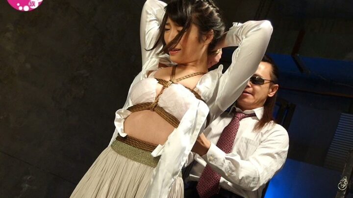Screenshot 10 from BDA-044 中里美穗：闪亮的黑色骏马与丝绸长袜美人