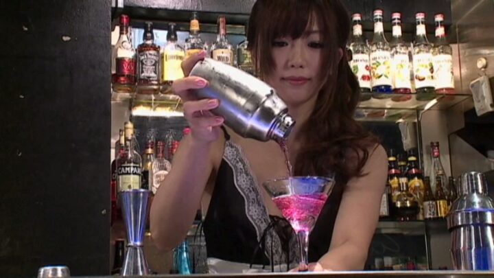 Screenshot 21 aus CESD-118 Die Frau, die gegen das Gesetz sündigt: Saki Ninomiya's verführerische Provokation, die Männer in einer engen Lage mit Vergnügen verrückt macht... Schlampe Gesichtsbesitz Strümpfe
