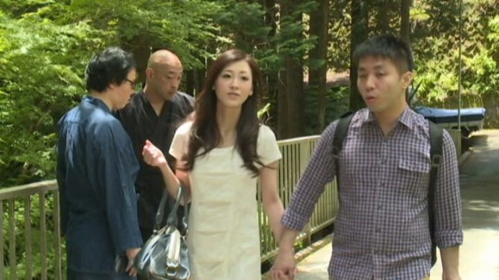 Screenshot 21 from CESD-449 美咲香音 在溫泉中窒息與暴露 ~ 妻子的戶外束縛訓練！ ~ 窒息、催眠、藥物，154分鐘的暴露、綁縛與囚禁